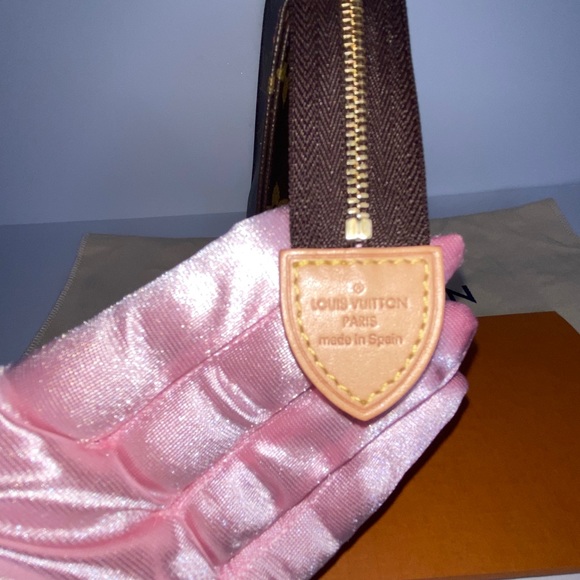 ❌SOLD ❌Toiletry 19 - Picture 10 of 15